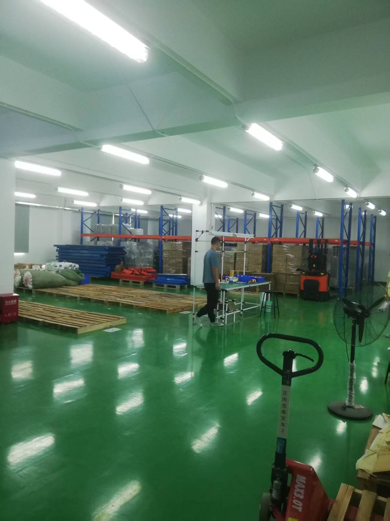 仓库照明安装